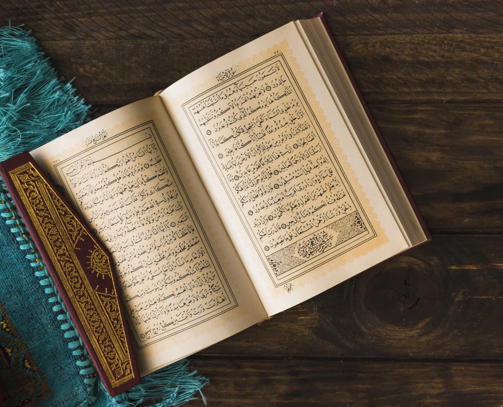 Level 3 Al Tafkheem Wal Wuqoof With Tafkheem Charts And Annotated Pages On Stopping Rules, Featuring A Large Wooden Board And Qur'aanic Manuscripts